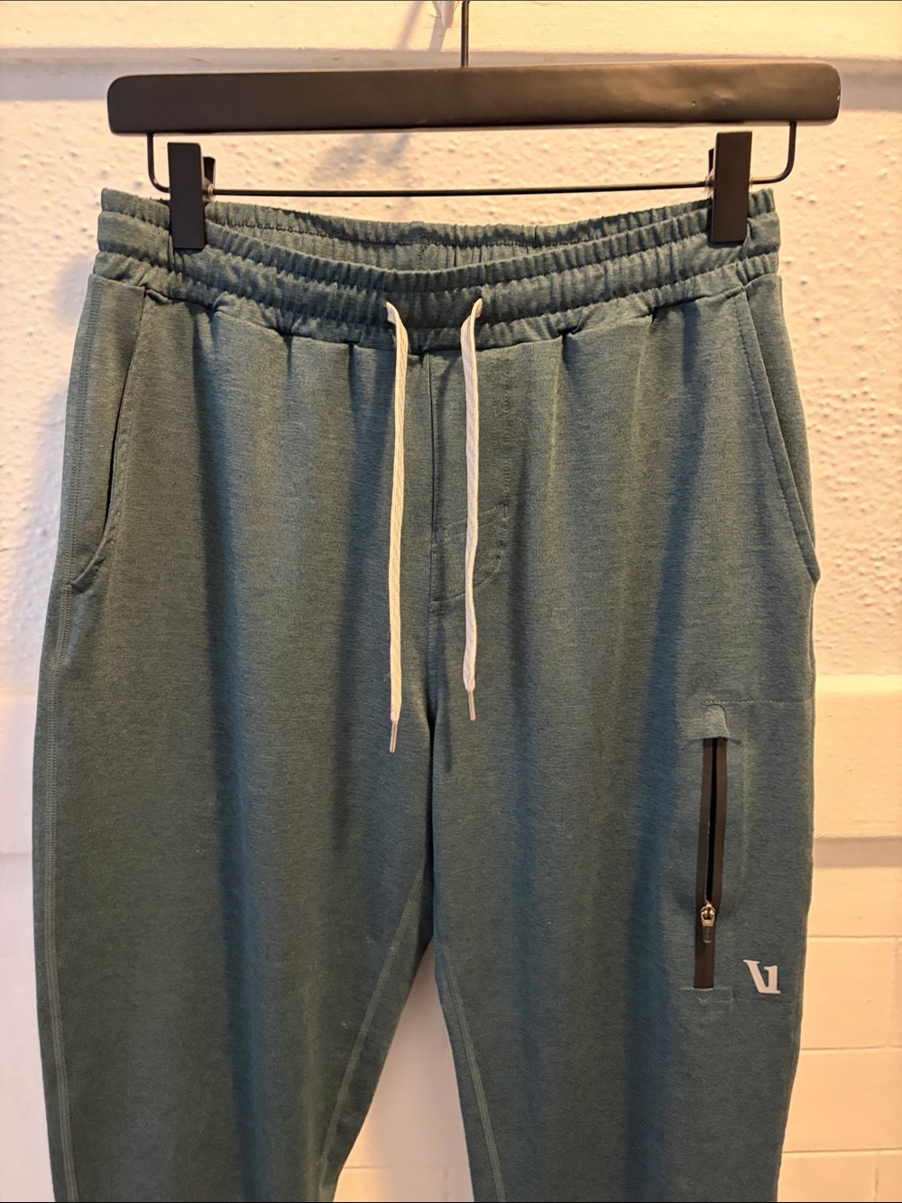 Vuori Men's Teal Green Joggers with Contrast Drawstring